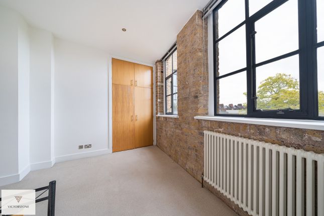 Flat to rent in Saxon House, Thrawl Street, Spitalfields, London