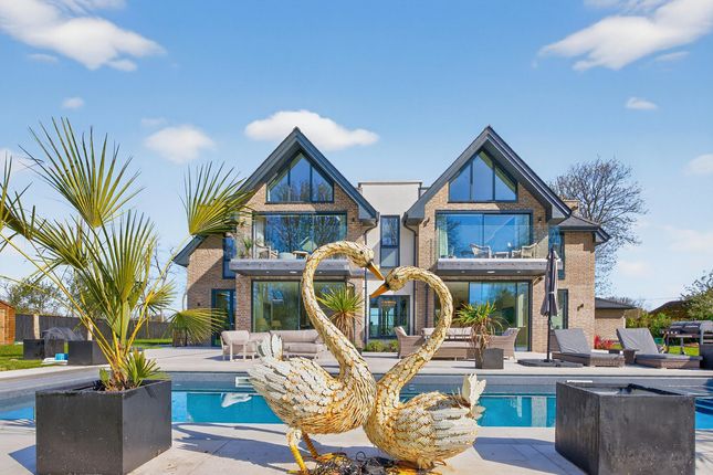 Thames View, 20, Dorney Reach Road, Maidenhead photo 2