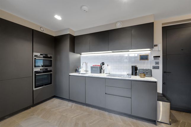 Flat 2, Bembridge House, Hampton Hill photo 2