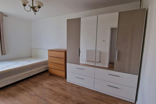 Thumbnail Room to rent in Hitchin Square, Room 3, London