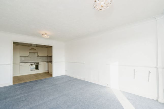 Flat 9/St. Catherines Court, 390 Sea Front, Hayling Island photo 3