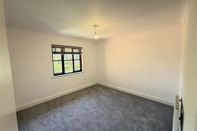 Flat 10, Rodings Court, London photo 5