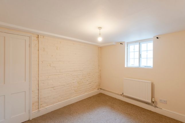 77 Woodstock Road-05551