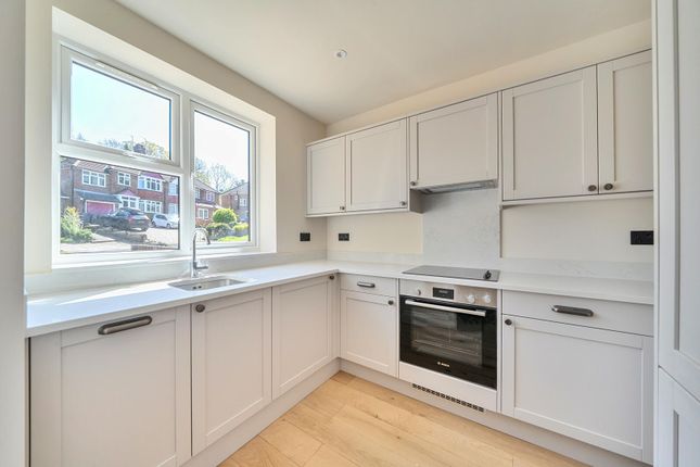 109C, Waddington Avenue, Coulsdon photo 2