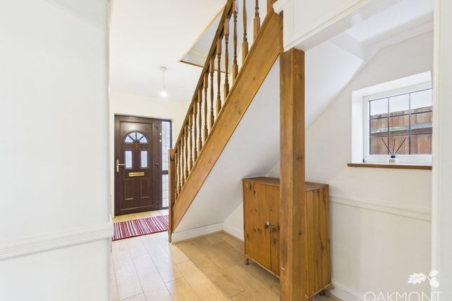 84 Suttons Avenue, Hornchurch photo 3