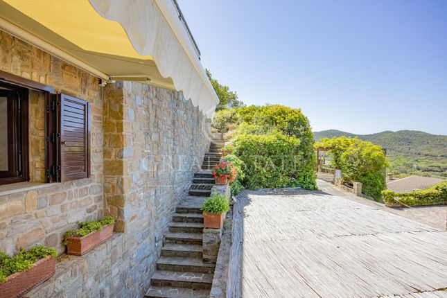 Villa for sale in Castiglione Della Pescaia, Grosseto, Tuscany