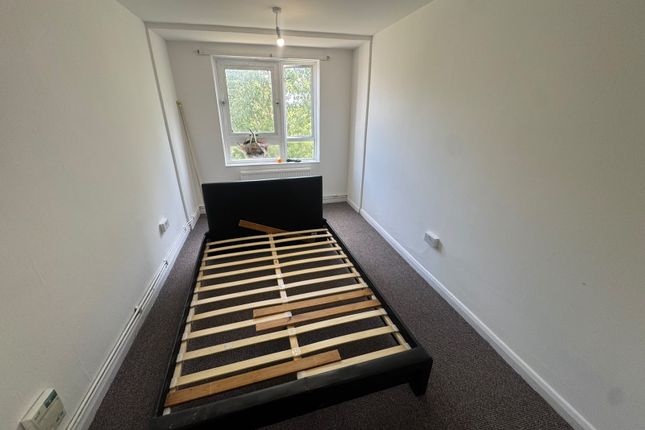 56 Gainsborough Tower, Academy Gardens, Northolt photo 4