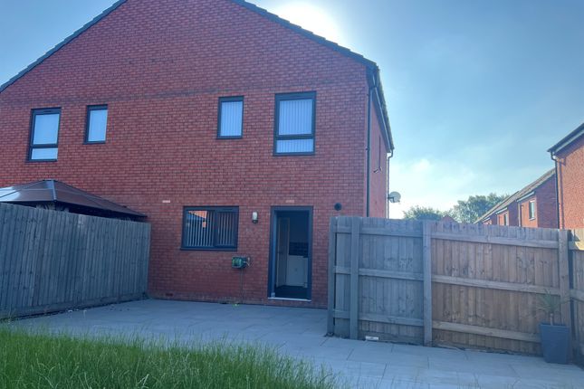 8, Reginald Smith Crescent, Wolverhampton photo 2
