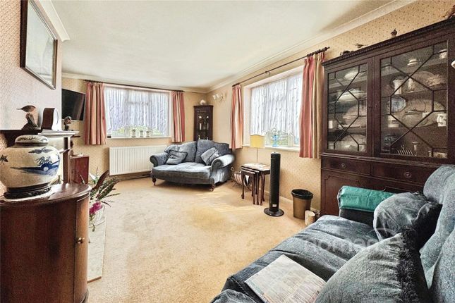 27, Caves Farm Close, Berkshire photo 4