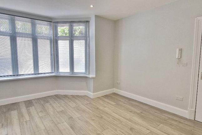 Flat 1, 92 Audley Road, London photo 4