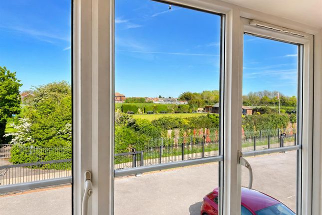 Flat 5 Sandringham Lodge, 30 High Street, Lee-On-The-Solent photo 3