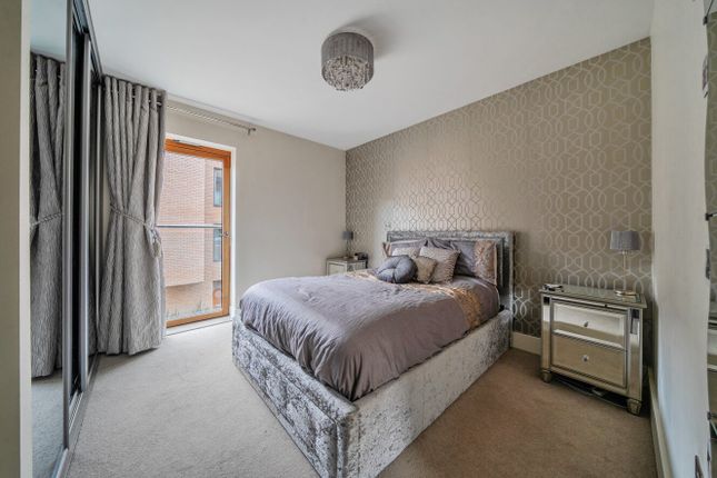 Flat 2a, Evelina Court,, Vinery Way, London photo 4