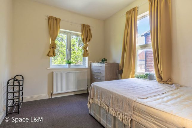 Thumbnail Room to rent in Swainstone, Reading, Berkshire