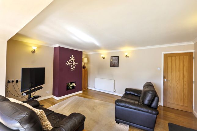 156, Colwell Drive, Witney photo 4