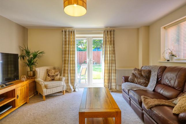108 Manor House Court, Chesterfield photo 3