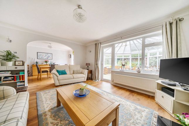 6, The Spinney, Hampshire photo 4