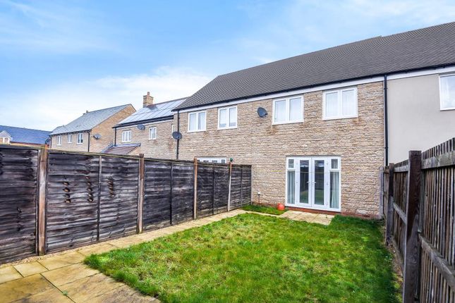 Terraced house to rent in Kempton Close, Bicester