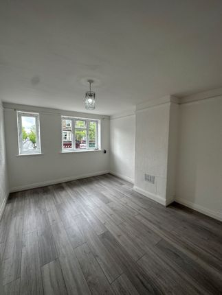 Flat 5, Lea Bridge Road, London photo 2