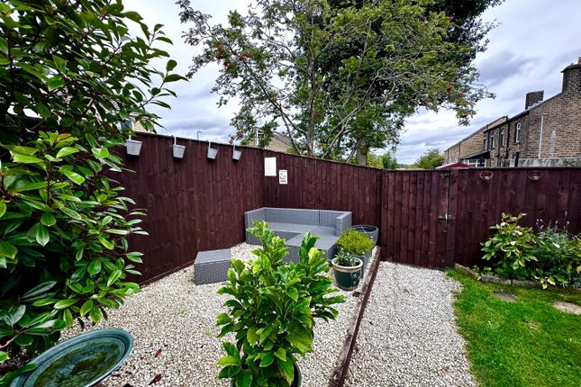 422, Leymoor Road, Huddersfield photo 2
