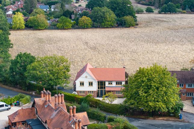 Corners, Chequers Lane, Hampshire photo 3