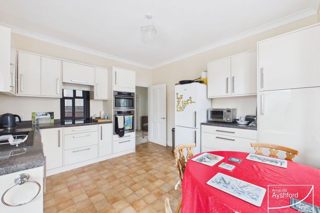Top Flat, 36 Headland Park Road, Paignton photo 3