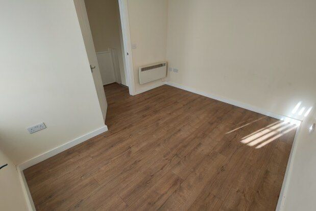 Flat to rent in Commercial Road, Bedford