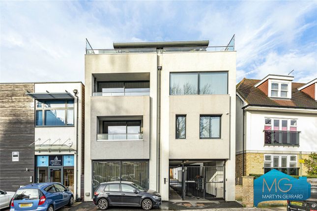 Flat for sale in Athenaeum Road, Whetstone, London