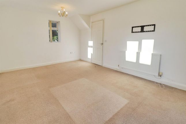 8A, Brook Close, Crewe photo 4