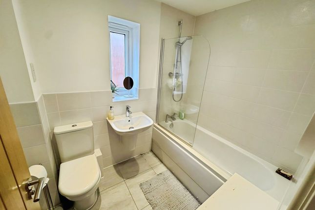 15, Gardeners Way, Southam photo 3