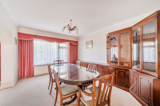 21 Devitt Close, Ashtead photo 4