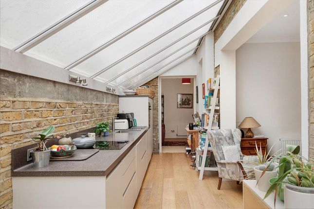 Flat for sale in Colehill Lane, Fulham, London