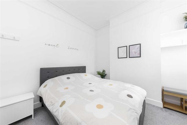 Flat to rent in Larch Road, London