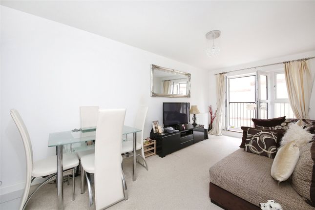 Thumbnail Flat for sale in Isis House, 5 Worcester Close, London