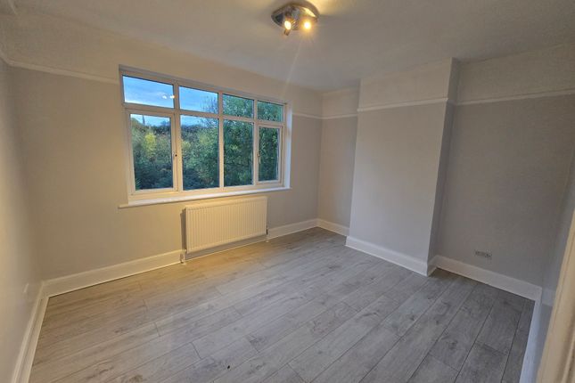 8, Deepdene Court, Winchmore Hill, London  photo 3