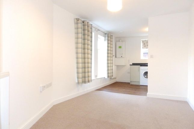 Flat 3, 8A, High Street, West Yorkshire photo 5