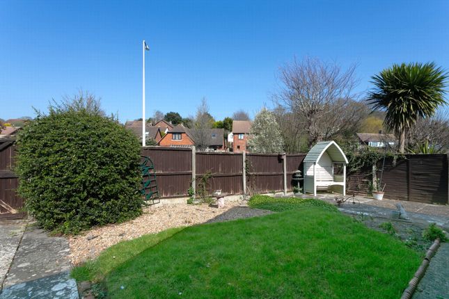 9, Nursery Fields, Hythe photo 2