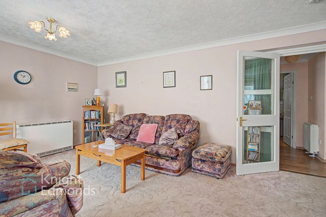 27 Findlay Close, Gillingham photo 3