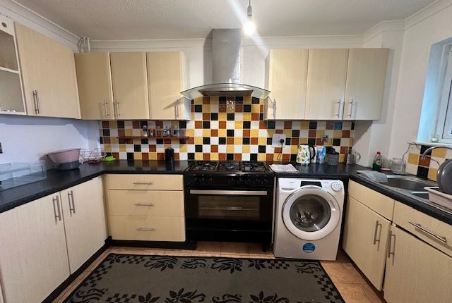 174, Fulmar Lane, WELLINGBOROUGH photo 2