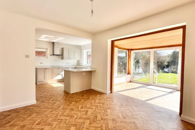 151, Cooden Drive, Bexhill-on-Sea photo 2