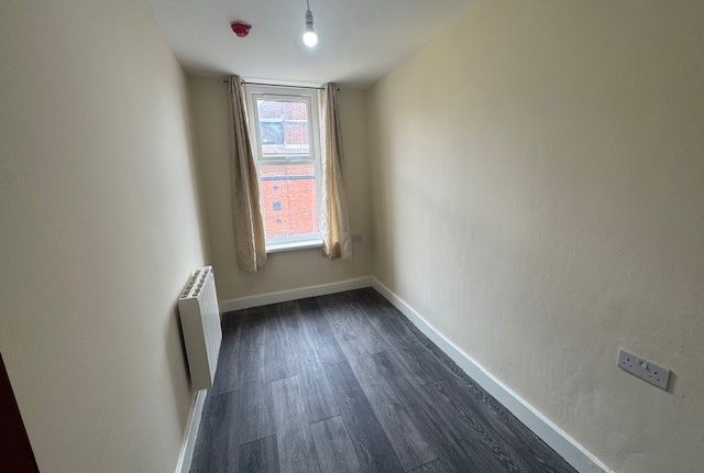 2, LEICESTER photo 5