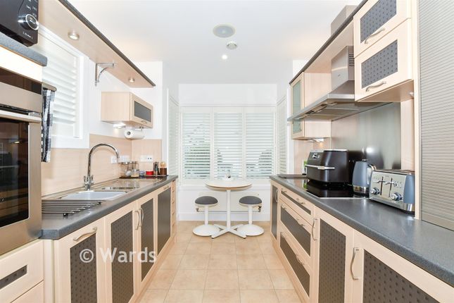 12, Carlton Close, West Malling photo 3
