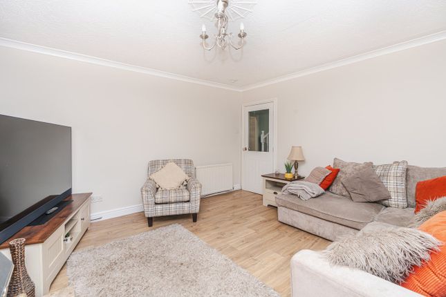 124, Keltyhill Avenue, Kelty photo 4