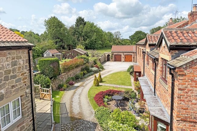 2 Bay Horse Mews Main Street, Knaresborough photo 2
