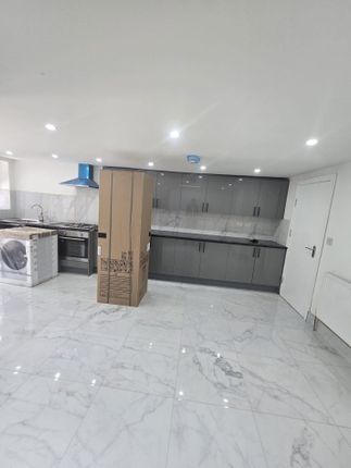 45, Grosvenor rd, London photo 3