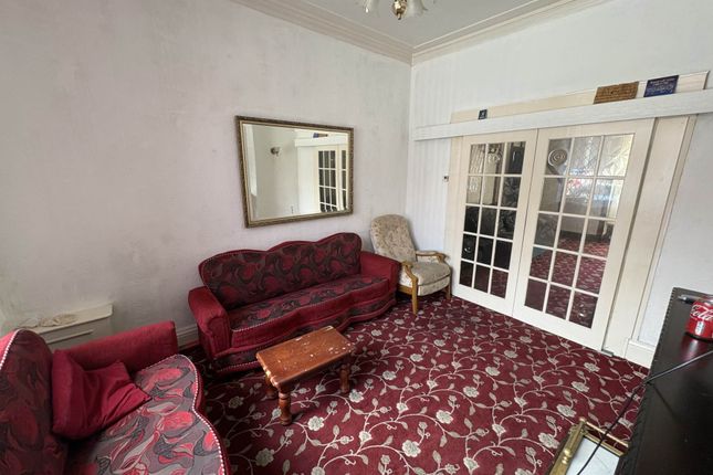 26, Hillside Avenue, Oldham photo 4