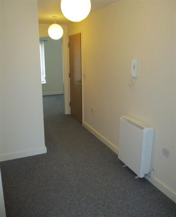 Mayfair Court, Prenton photo 5