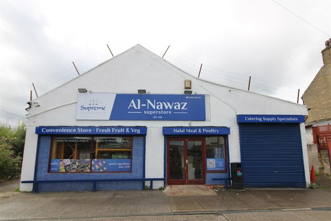 Retail premises to let in West End Road, Halifax