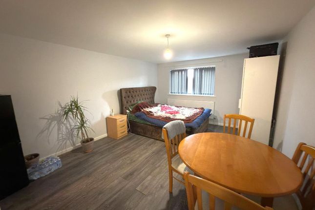 1, Downlands Court, Browning Road, Luton photo 2