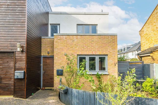 Thumbnail Flat to rent in Norwood Close, Twickenham