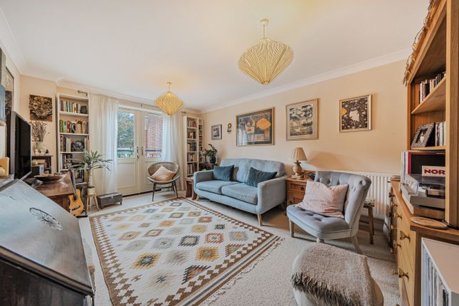6, Robins Court, Hampshire photo 4